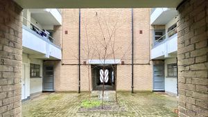Inner courtyard- click for photo gallery